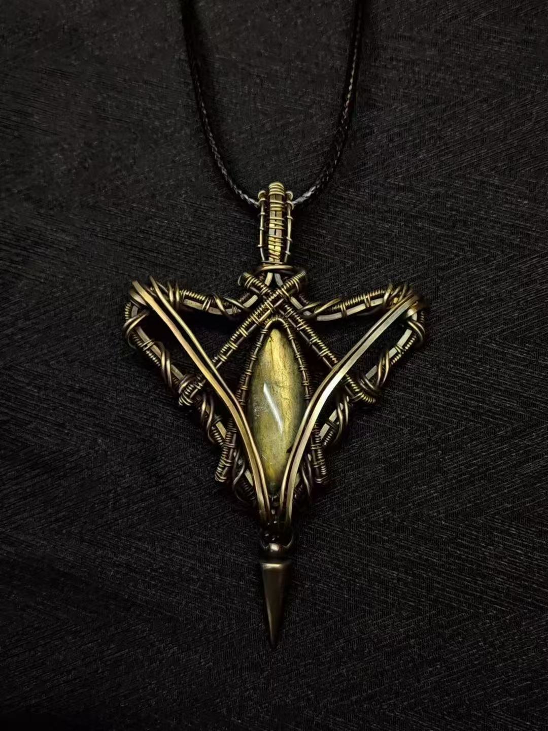 Linz_Bee's Grace(handmade necklace Jewelry)