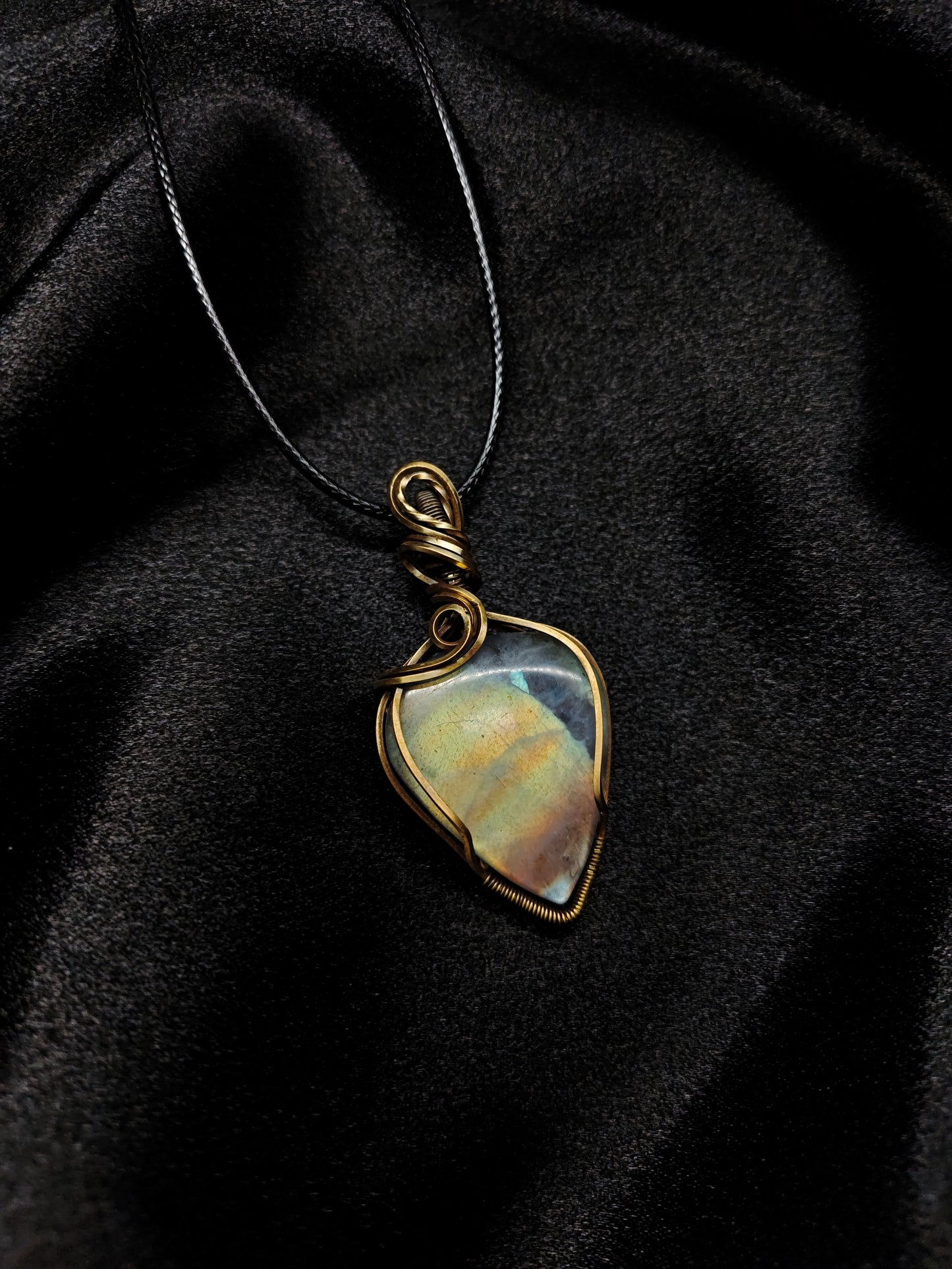 Linz-Heart of Radiance(handmade necklace Jewelry)