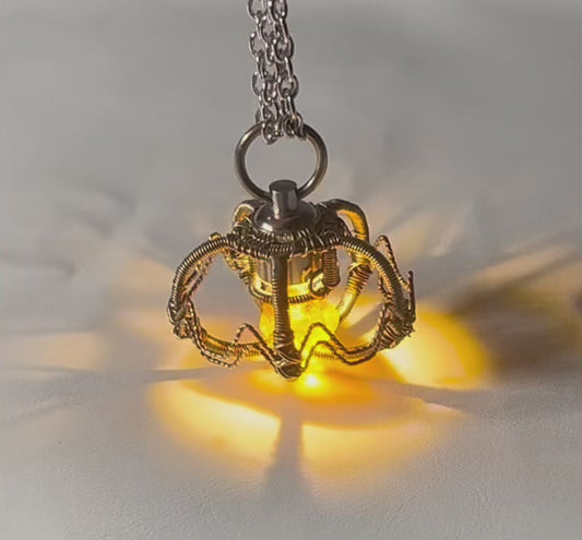 Linz-Lamp of Radiance(handmade necklace Jewelry)