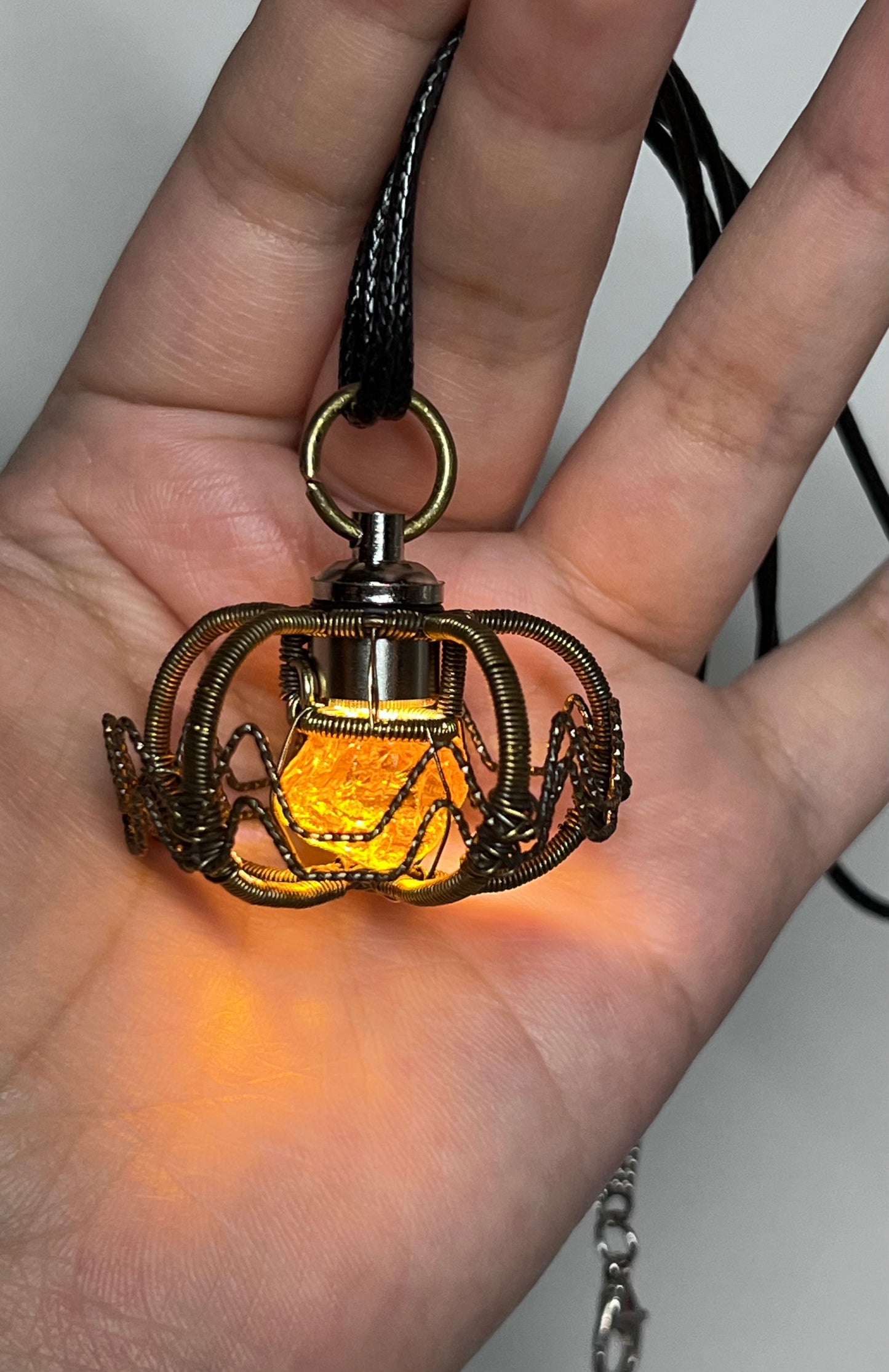 Linz-Lamp of Radiance（handmade necklace Jewelry）